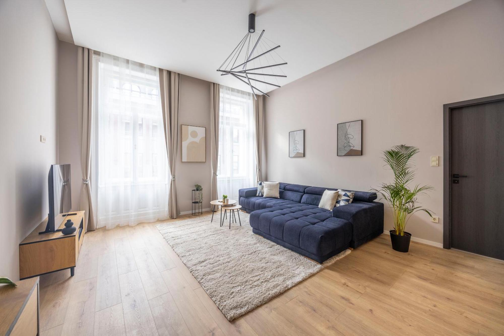 Luxe & Charm Grand With 3bedrm, 3bathrm * Budapest