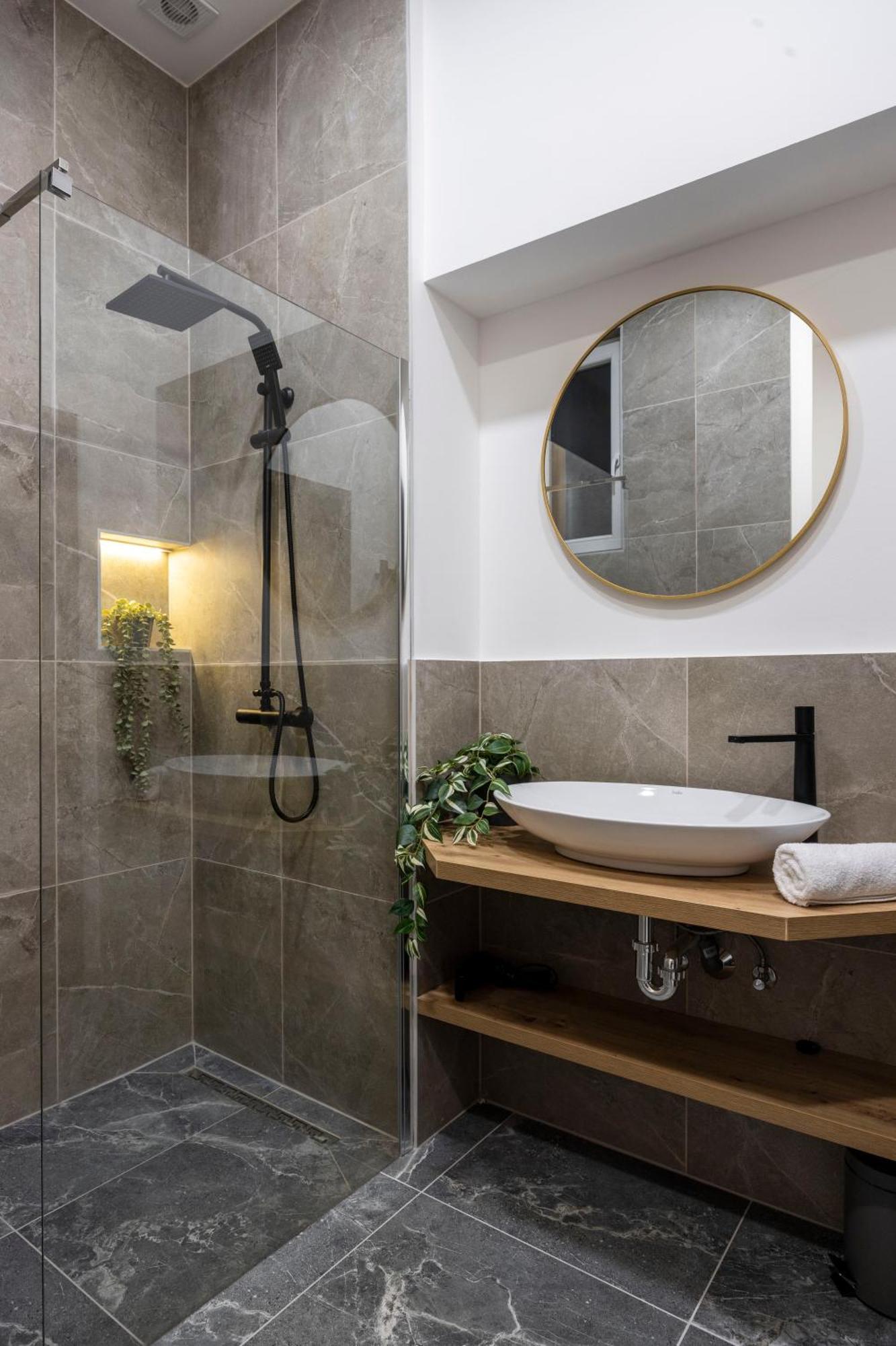 Luxe & Charm Grand With 3bedrm, 3bathrm Budapest